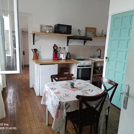 35m2 A L'etage ,1 Lit Double アパート Le Vigeant